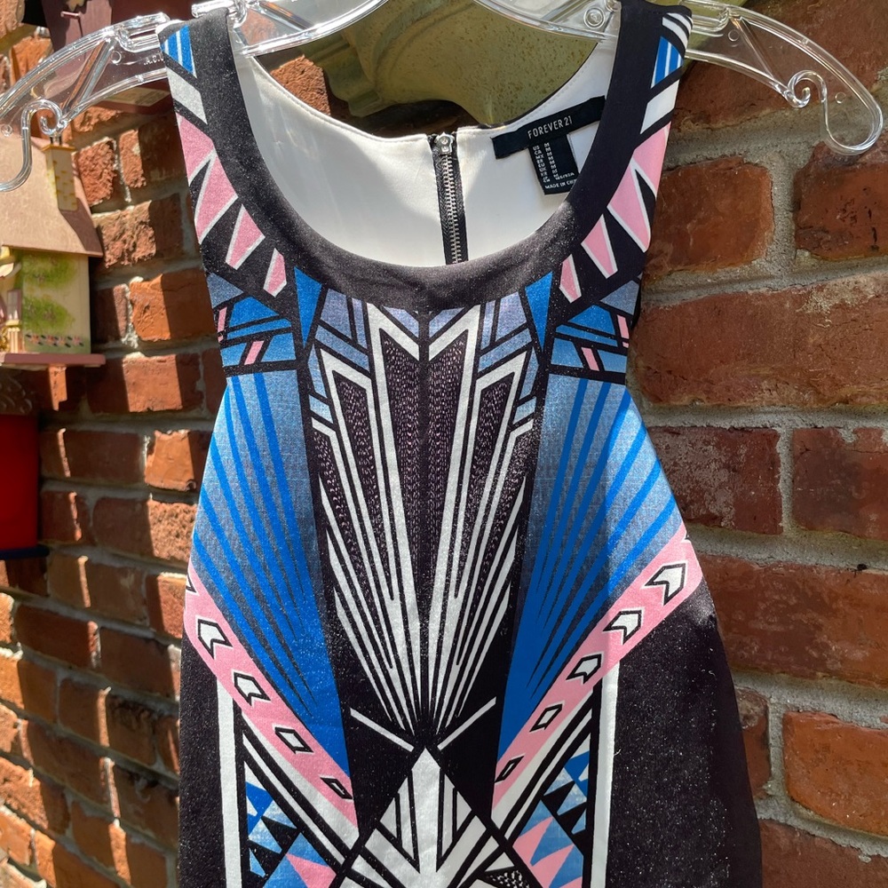 FOREVER 21 Graphic Slenderizing Sheath Sz Med